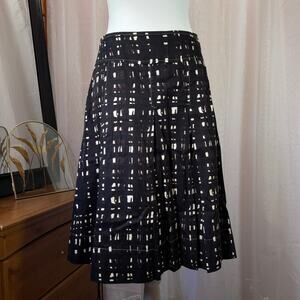 New York & Company Black & Cream Abstract A-Line Skirt Size 10